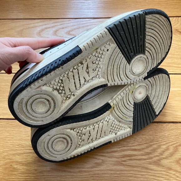 Nike Women’s Size 9 Gamma Force White and Black Sneakers - Picture 8 of 8